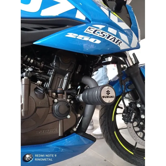 Sliders Motor Gixxer 250 + Slider Exosto + Prot Tacómetro