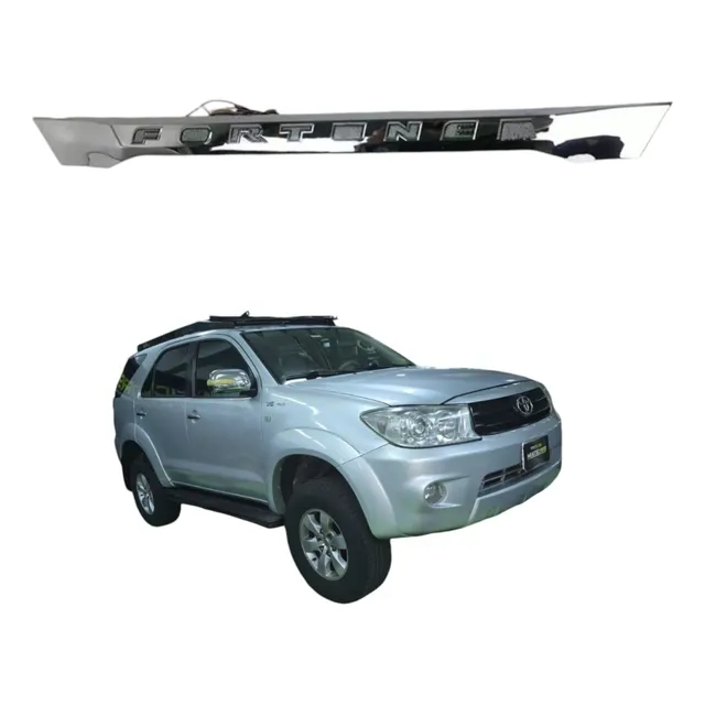 Platina Tracera Cromada Con Luz Toyota Fortunner